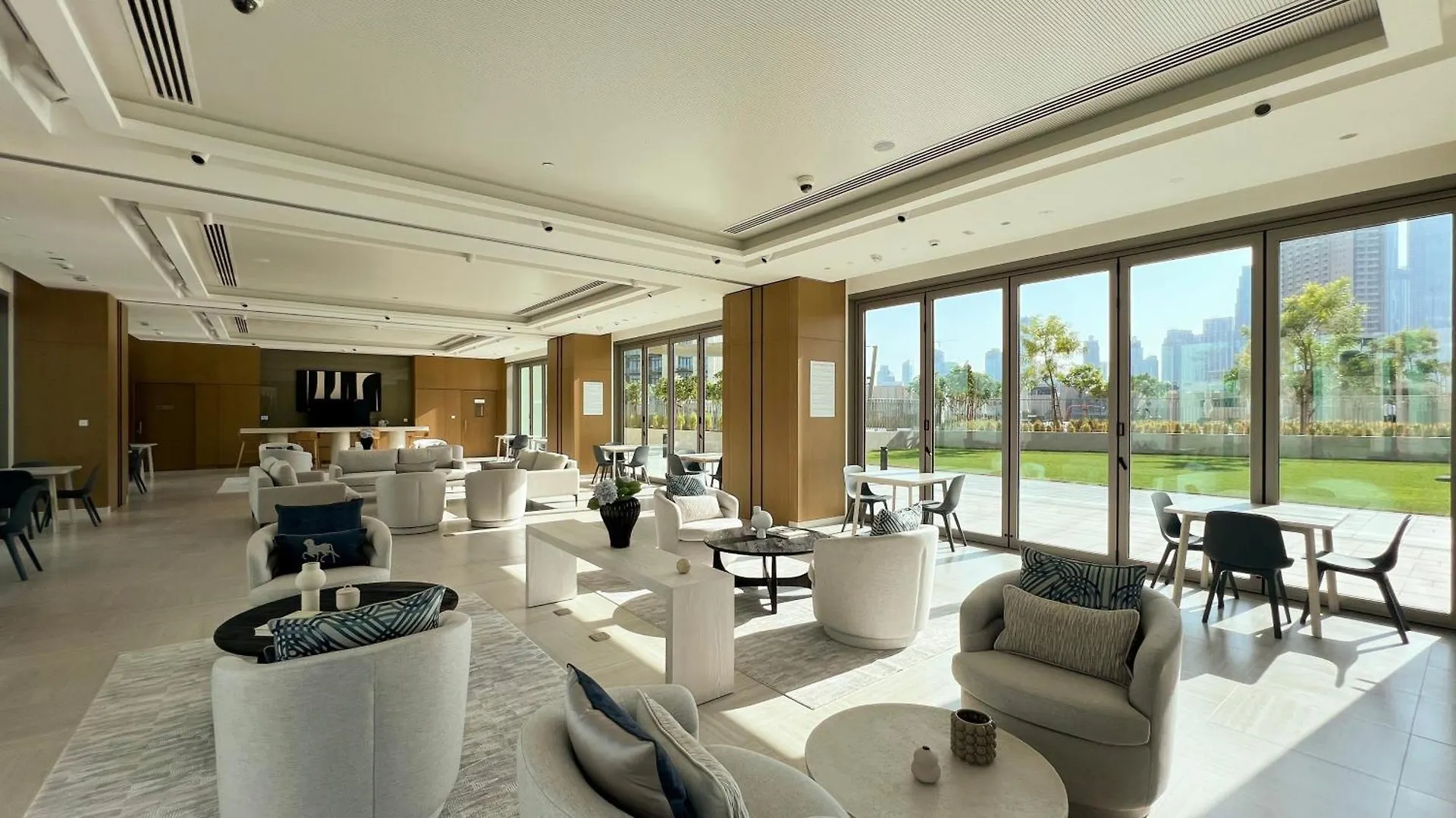 Full Burj Khalifa View - Opposite Dubai Mall Access - 8 Min Walk To Mall & Fountain - Luxury 2Br